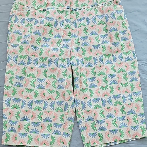 Floral Patterned Shorts - Picture 1 of 12